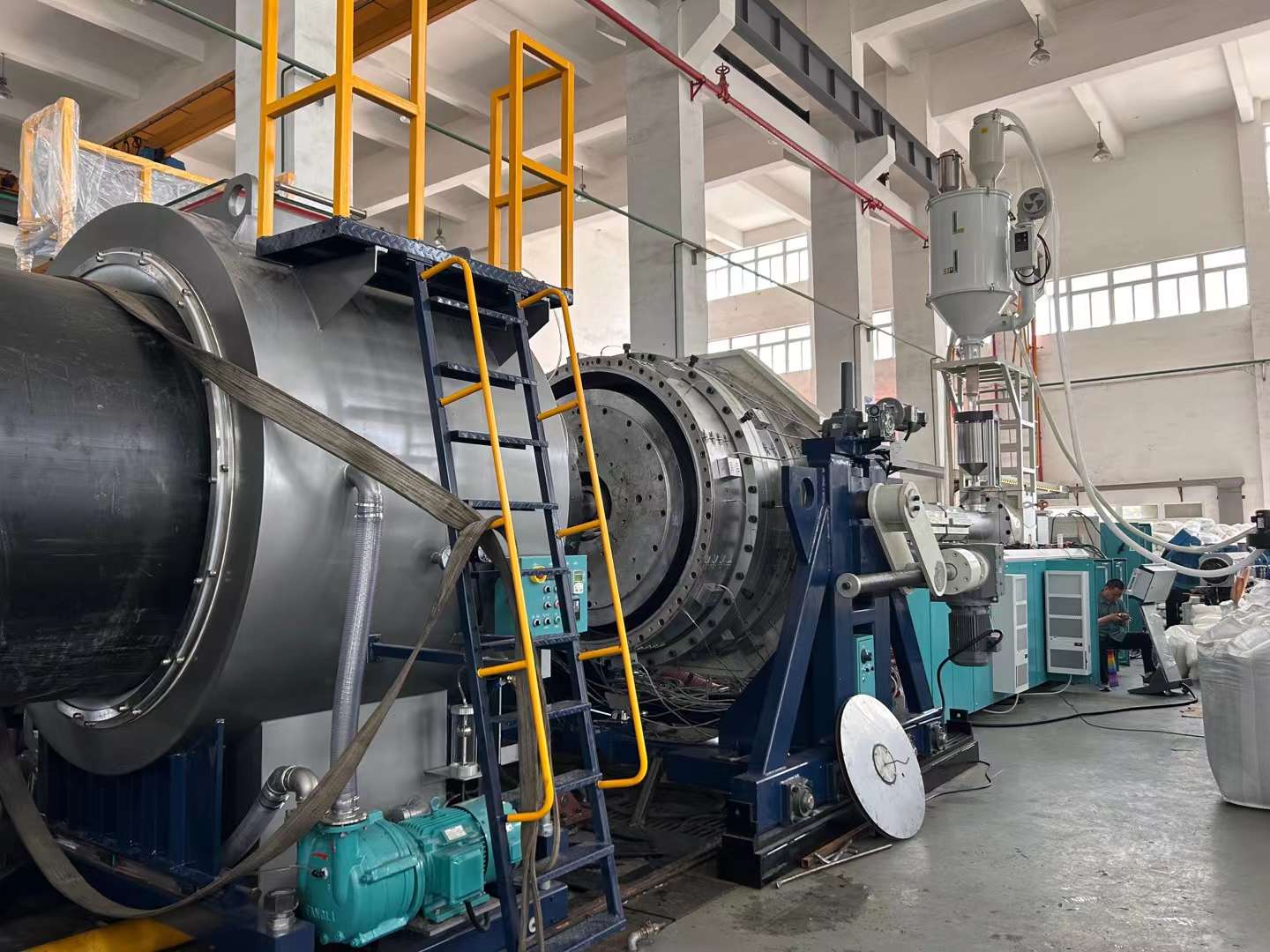 அதிக தடிமன் மற்றும் பெரிய விட்டம் கொண்ட குழாய்கள்: குழாய் வெளியேற்றத்தில் தொய்வைத் தவிர்ப்பது எப்படி